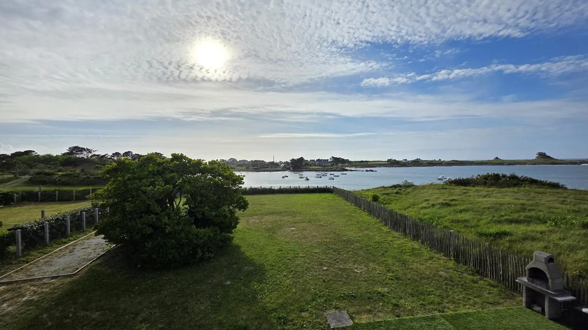 Casa de Férias Charmante Maison Avec Vue Mer Panoramique Et Acces Direct Aux Magnifiques Plages Plouguerneau França